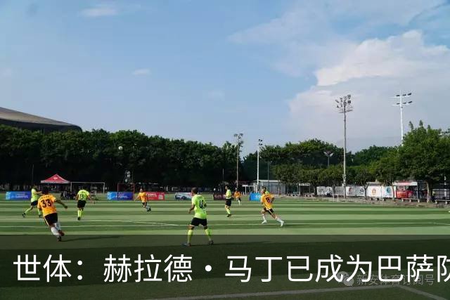 世体：赫拉德·马丁已成为巴萨防线支柱之一，俱乐部计划与他续约